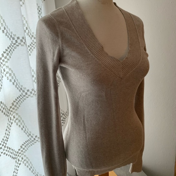 Express Sweater V Neck - Picture 4 of 7